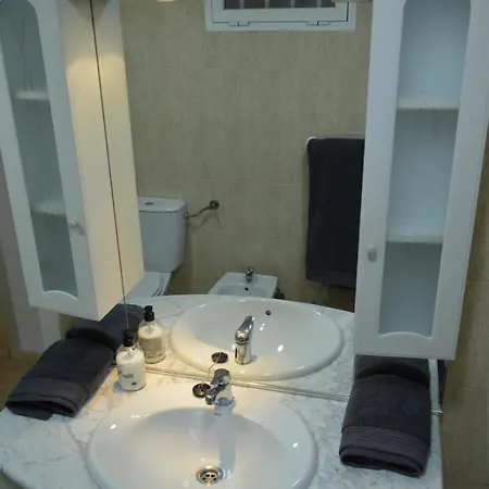 Apartamento Calido, Accesible Y Con Piscina